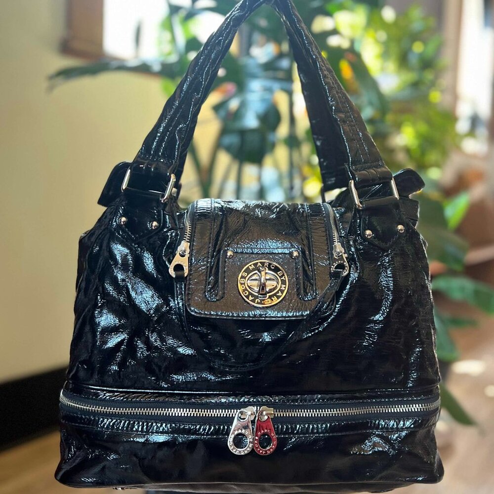 Vintage MARC BY MARC JACOBS Turnlock Patent Leather Black Purse Bag